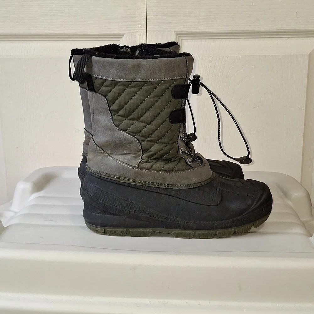Cat & Jack lace up zip winter snow boots - 6 - blk faux fur / army green canvas